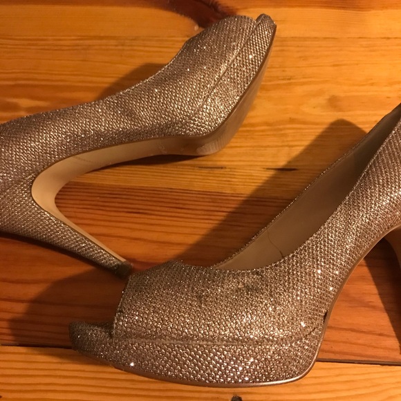 Enzo Angiolini Gold Metallic Peep Toe Heels, 7.5 - Picture 10 of 14